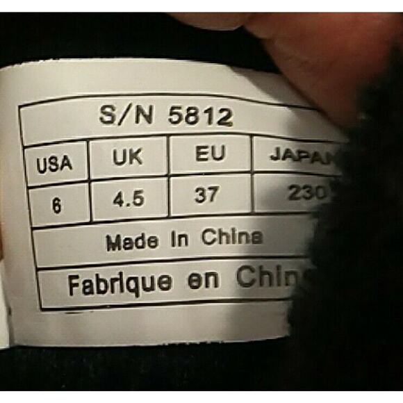 UGG 5815 Womens Classic Tall Sheepskin Lined Winter Boots Black Suede Size 6 - Picture 12 of 12